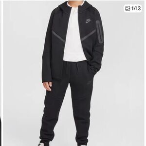 Boys Nike Tech - Black on Black